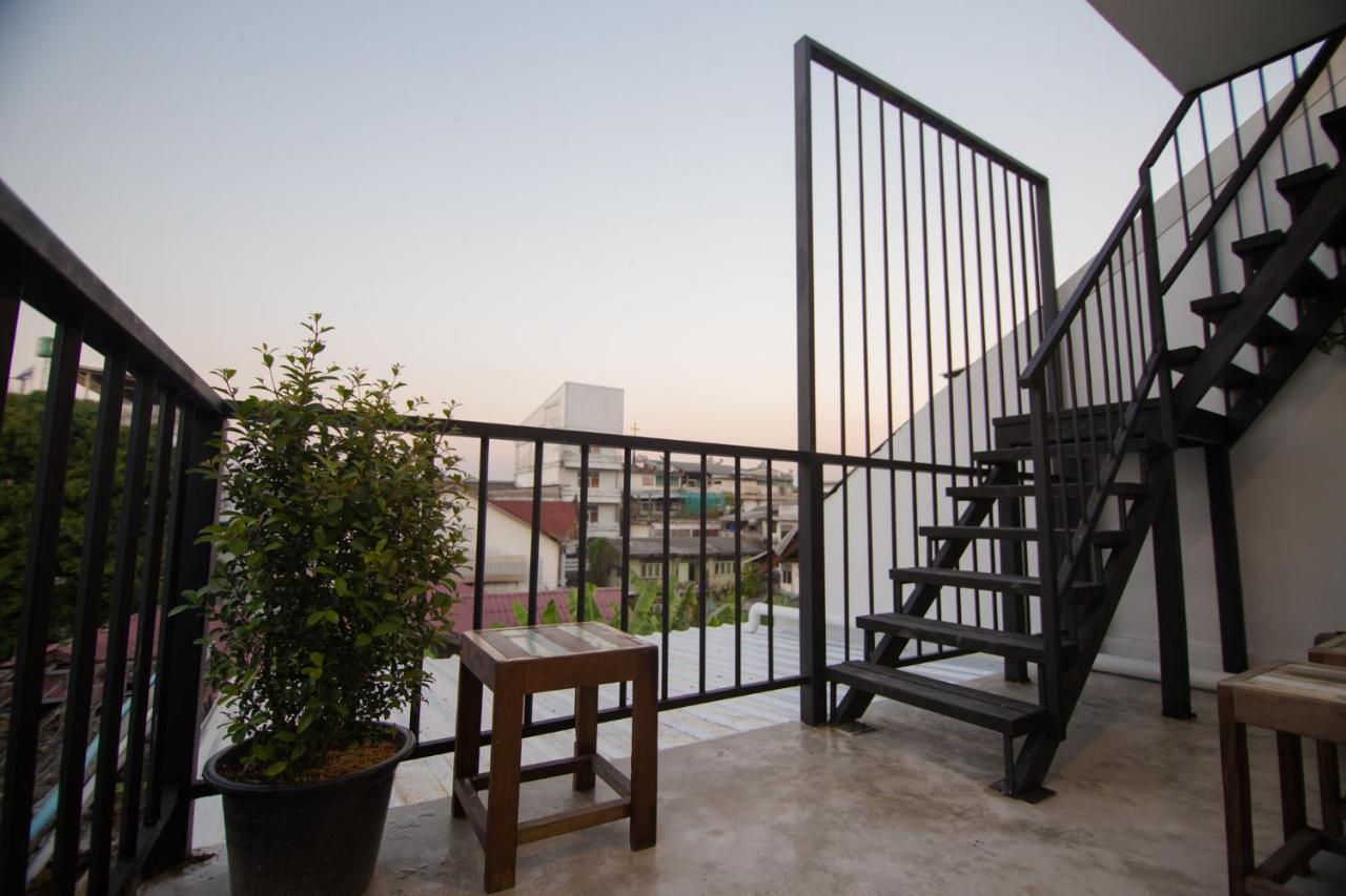 Suree House Hostel Chiang Rai Bagian luar foto