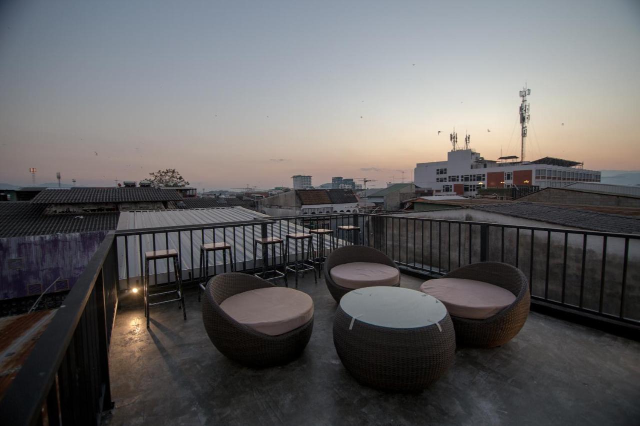 Suree House Hostel Chiang Rai Bagian luar foto