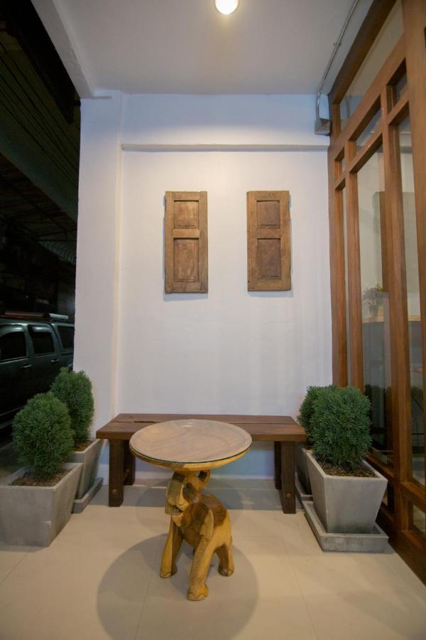 Suree House Hostel Chiang Rai Bagian luar foto
